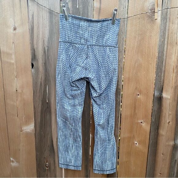 Lululemon Wunder Under Crop Hi-Rise Luon Arrow Jacquard Battleship Size 2 - Picture 7 of 10